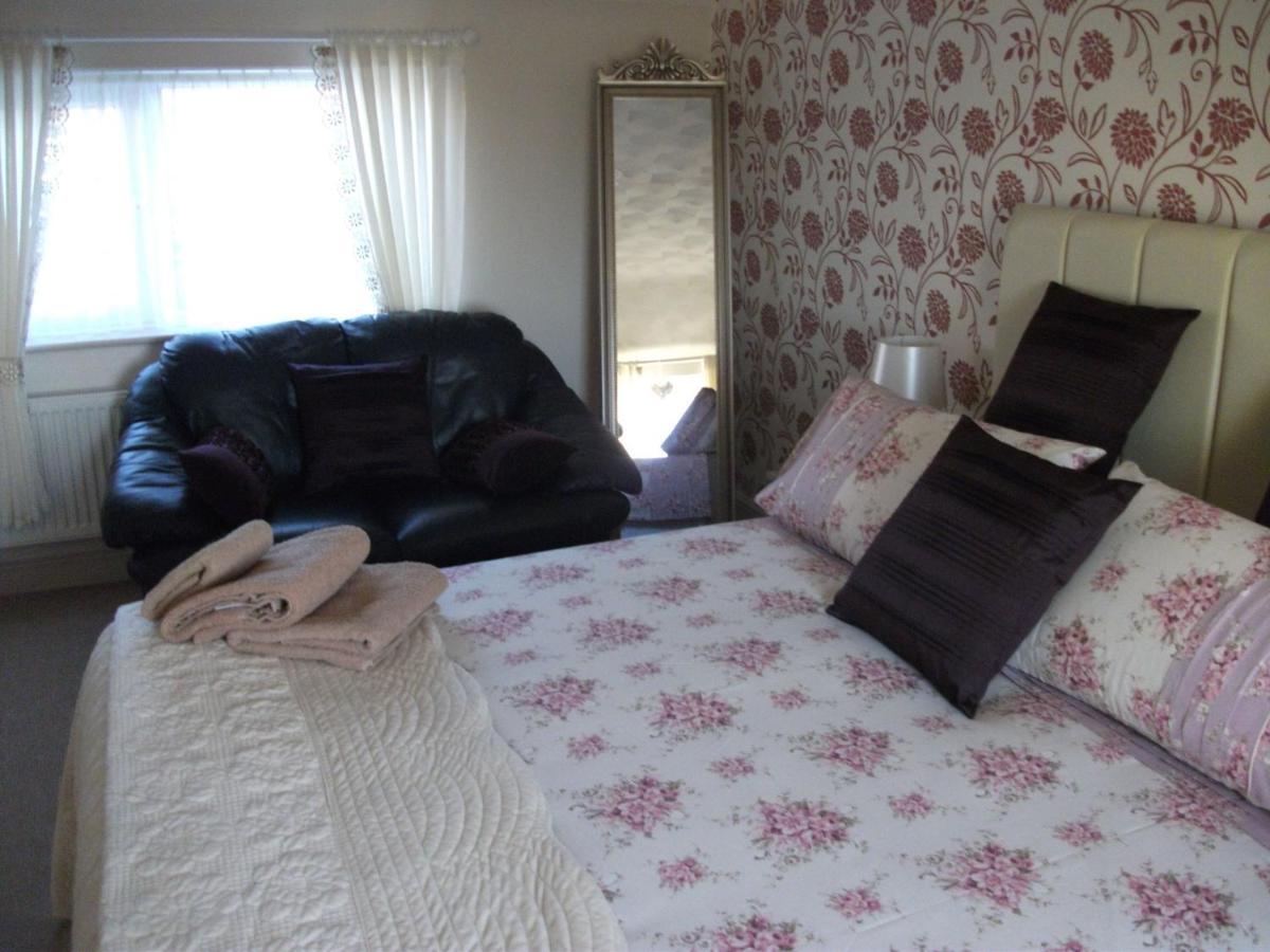Valentino'S Hotel Filey Room photo